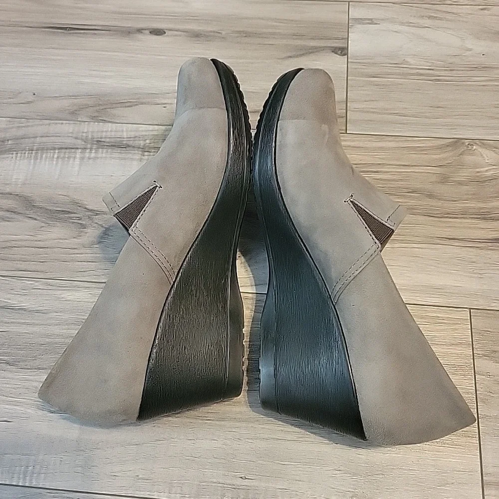 Dansko Wedge Heel Shoe Womens  Gray EU 41 Suede Leather‎ US 10.5 Style 0314